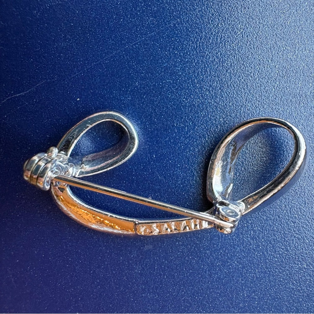 Elegant Vintage Initial C Brooch - Picture 2 of 3